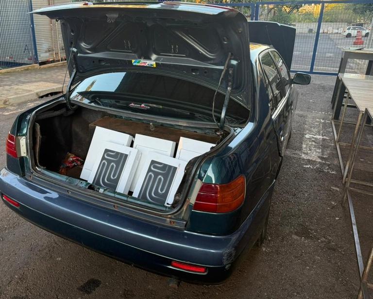FORÇAS DE SEGURANÇA APREENDEM ELETRÔNICOS ESCONDIDOS EM FUNDO FALSO EM SÃO MIGUEL DO IGUAÇU
