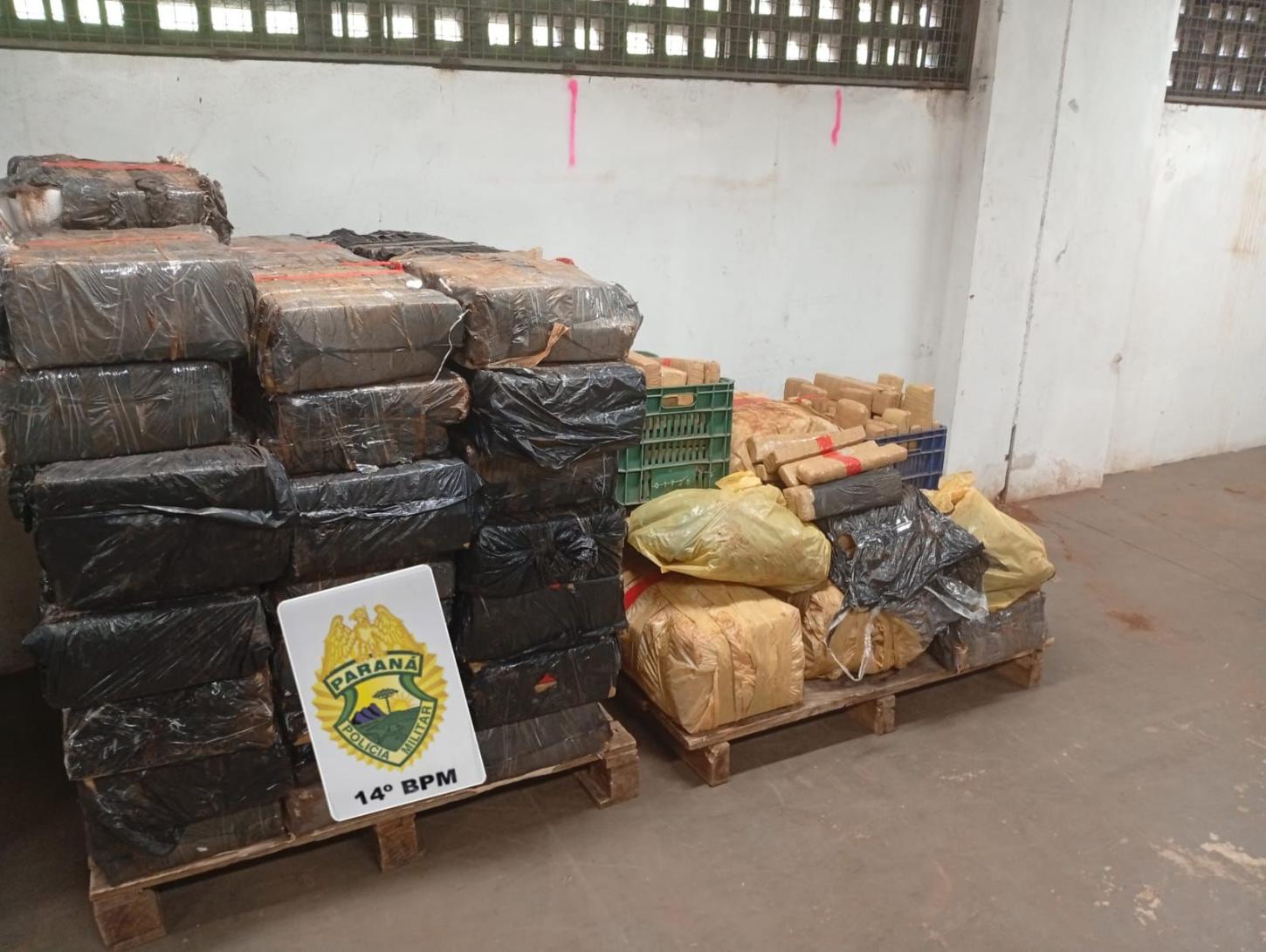 FOZ DO IGUAÇU: POLÍCIA MILITAR APREENDE 882 KG DE MACONHA EM ÁREA RURAL