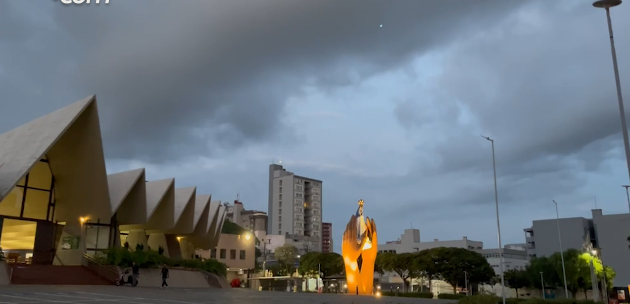 FRENTE FRIA AVANÇA E AUMENTA RISCO DE TEMPORAIS EM CASCAVEL E REGIÃO