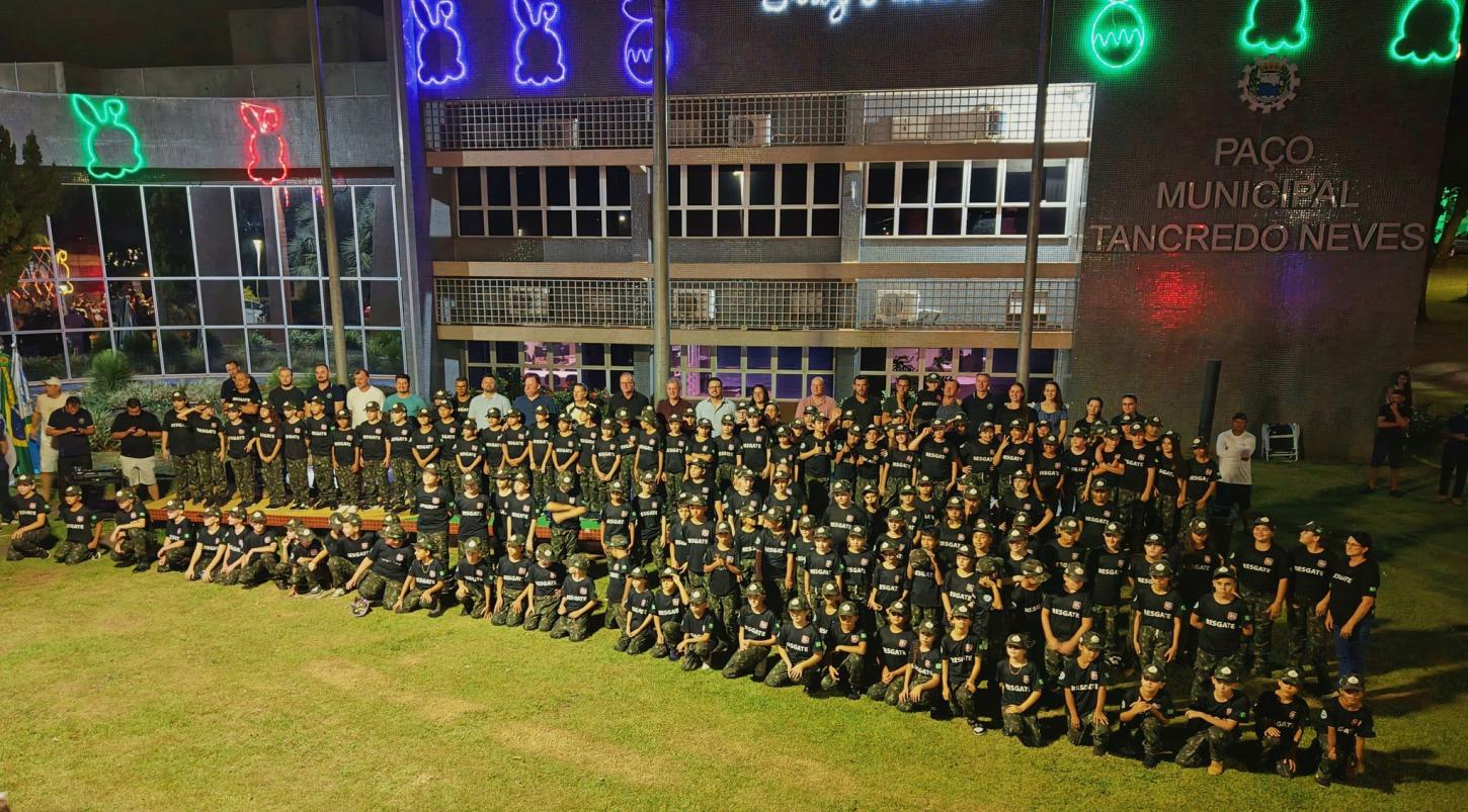 ITAIPULÂNDIA ENTREGA UNIFORMES A 160 ALUNOS DO PROGRAMA GUARDA-VIDAS MIRIM EM CERIMÔNIA OFICIAL