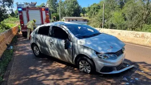 JOVEM FICA FERIDA APÓS CAPOTAMENTO NA PR-180 EM CASCAVEL
