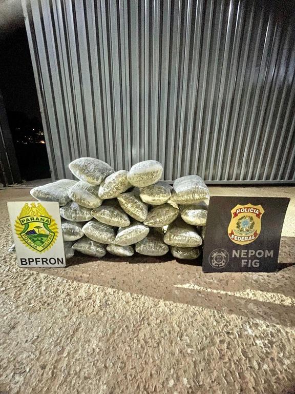 POLÍCIA APREENDE MAIS DE 30 KG DE MACONHA APÓS FUGA DE SUSPEITOS NO RIO PARANÁ