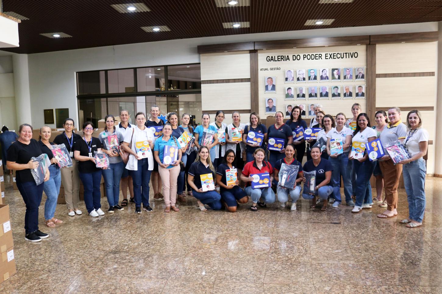 SÃO MIGUEL DO IGUAÇU RECEBE PELO 3º ANO SEGUIDO MATERIAIS QUE REFORÇAM O APRENDIZADO NAS ESCOLAS