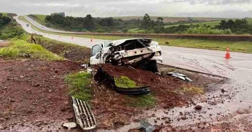 SW4 SAI DA PISTA E ATINGE BARRANCO NA BR-163