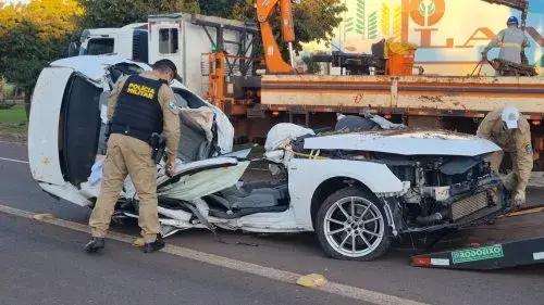 AUDI A4 FICA COMPLETAMENTE DESTRUÍDO E DUAS PESSOAS MORREM EM CASCAVEL