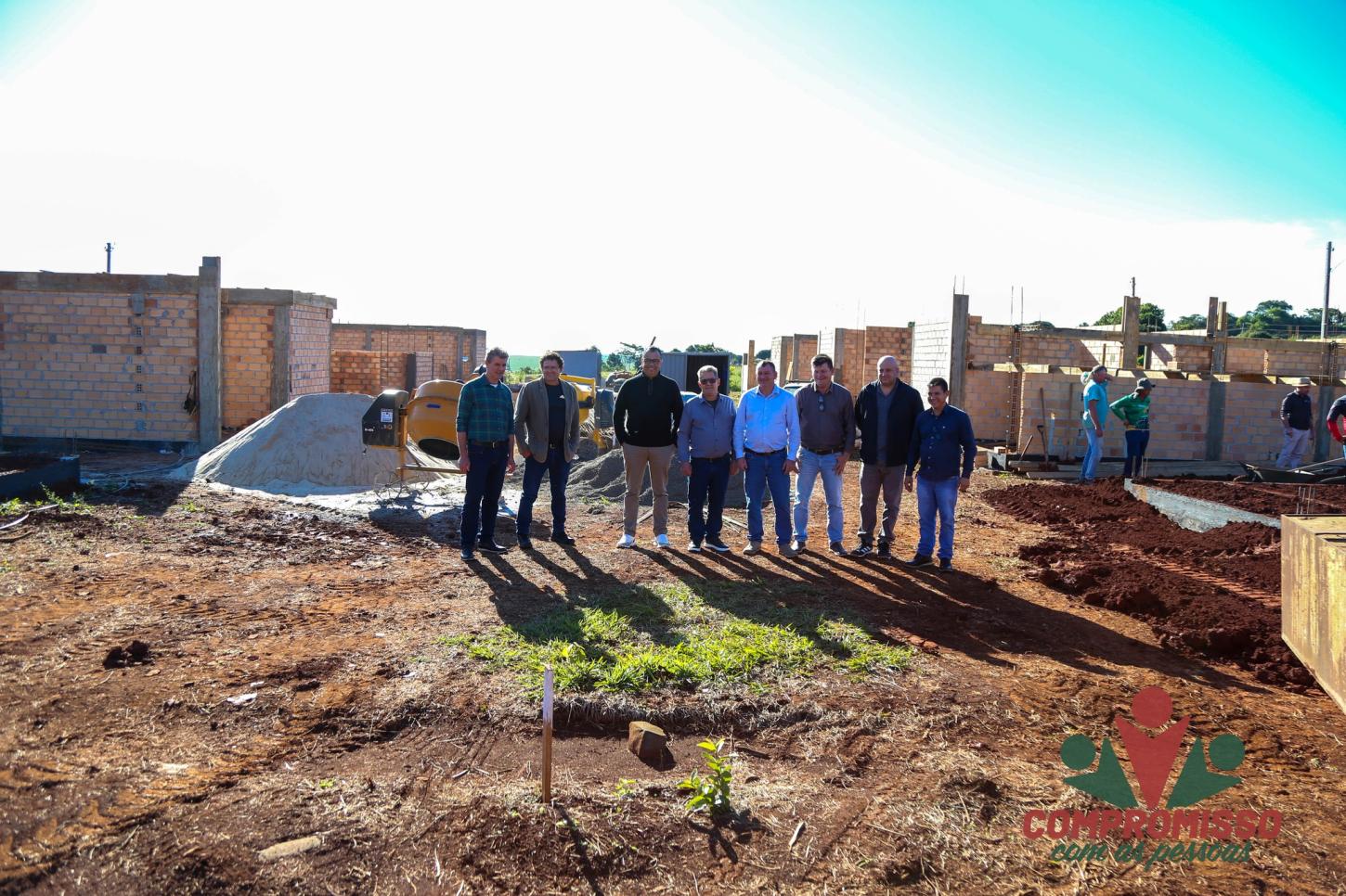 AUTORIDADES DE MISSAL ACOMPANHAM OBRAS DE 20 CASAS POPULARES COM INVESTIMENTO DE R$ 2,5 MILHÕES NO LOTEAMENTO TUIUTI EM VISTA ALEGRE