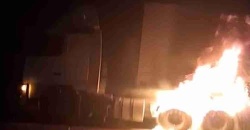 CAMINHÃO FRIGORÍFICO QUE SAIU DE MATELÂNDIA É CONSUMIDO POR INCÊNDIO NA BR-277 EM SANTA TEREZA DO OESTE