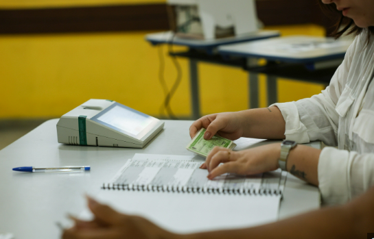 CRITÉRIOS DE DESEMPATE EM CONCURSOS PÚBLICOS: VEJA BENEFÍCIOS PARA VOLUNTÁRIOS DO PARANÁ QUE FOREM MESÁRIOS NAS ELEIÇÕES 2026