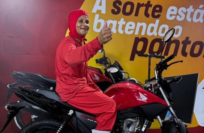 FRIELLA REALIZA SORTEIO E PREMIA COLABORADORES COM MOTOCICLETAS NO DIA DO TRABALHADOR