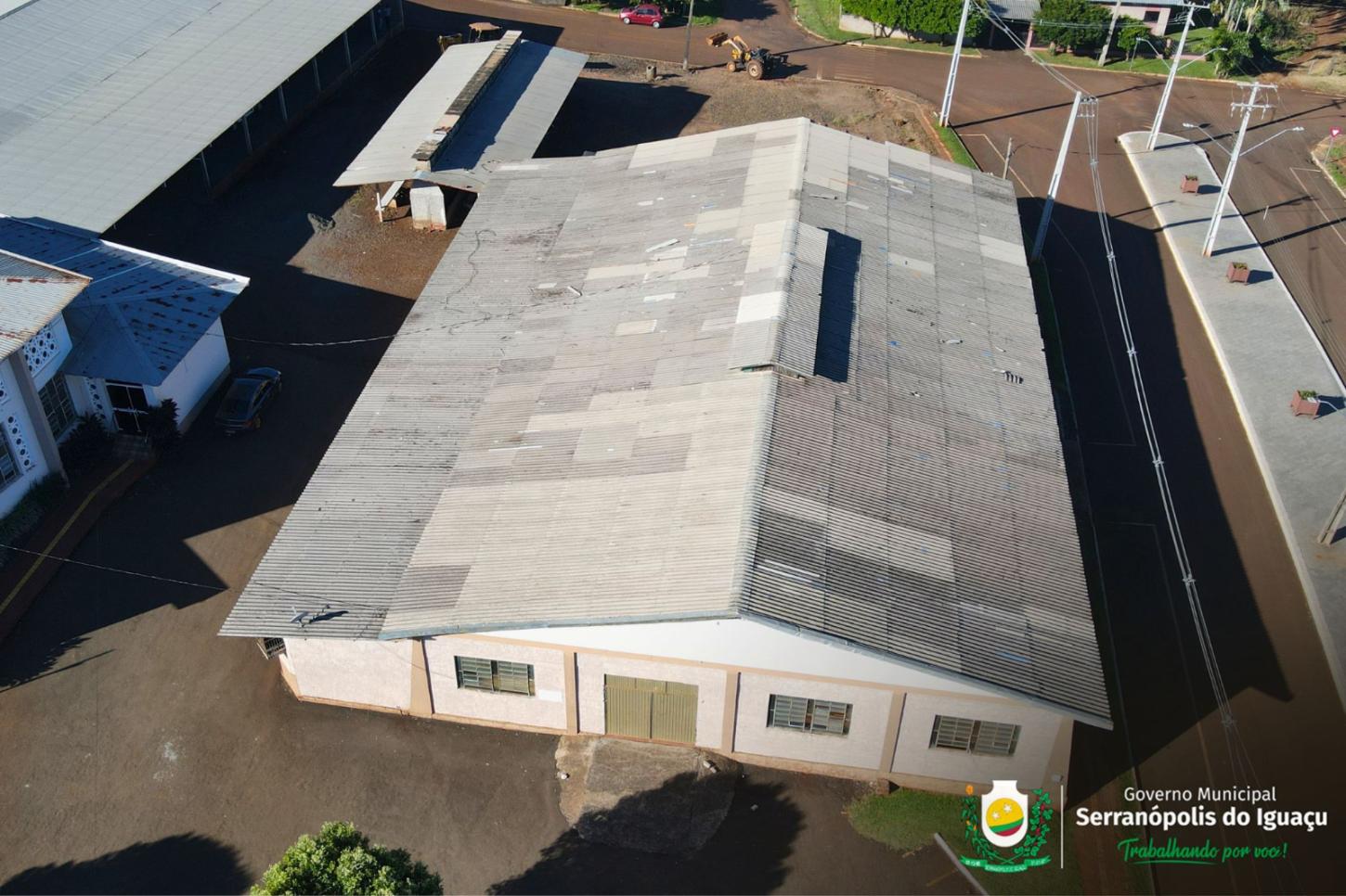 GOVERNO MUNICIPAL AUTORIZA REVITALIZAÇÃO DE TELHADO EM PAVILHÃO COMUNITÁRIO EM SERRANÓPOLIS DO IGUAÇU