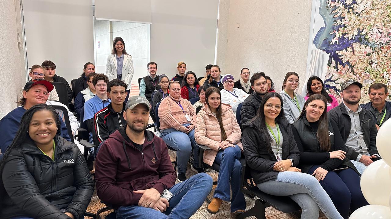 ITAIPULÂNDIA PROMOVE PALESTRA SOBRE SAÚDE MENTAL E BEM-ESTAR PARA TRABALHADORES DA LAR COOPERATIVA