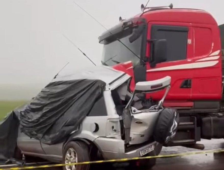 MULHER MORRE EM GRAVE ACIDENTE ENTRE CARRO E CARRETA NA BR-369