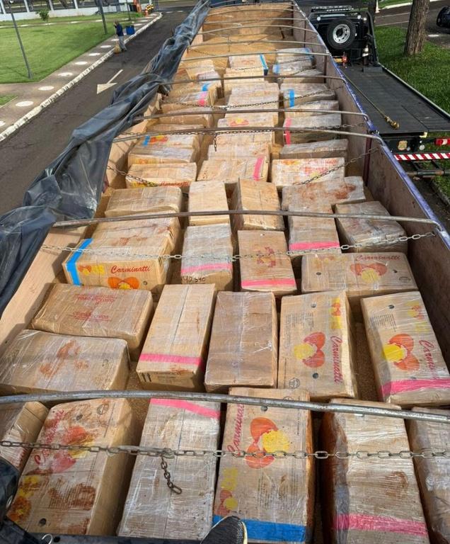 PF APREENDE MAIS DE 2,3 TONELADAS DE MACONHA EM CÉU AZUL