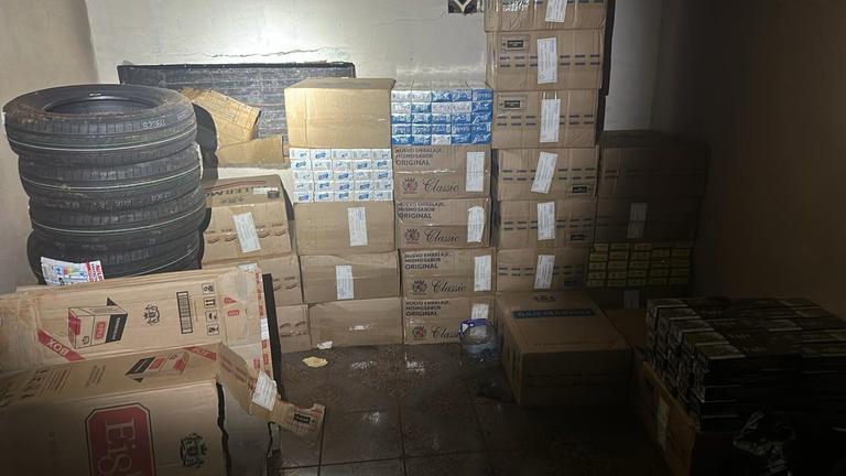 PF E PM APREENDEM VEÍCULOS E PRODUTOS CONTRABANDEADOS EM ITAIPULÂNDIA