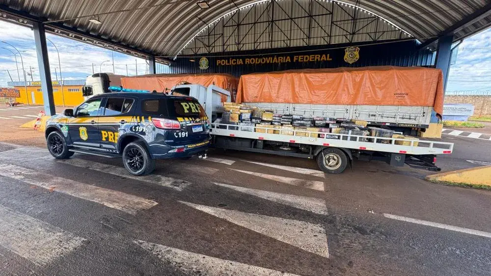 PRF APREENDE QUASE 4 TONELADAS DE MACONHA ESCONDIDAS EM CARGA DE SOJA NA BR-163