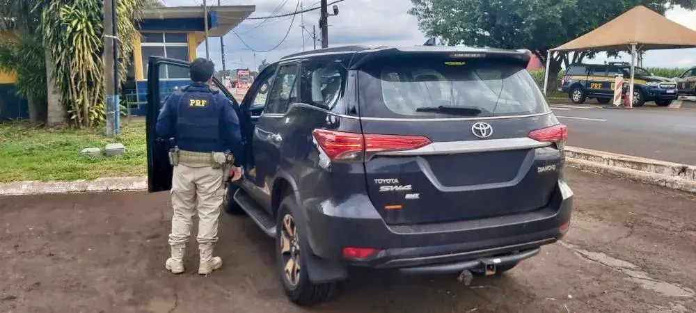 PRF RECUPERA TRÊS CAMINHONETES HILUX FURTADAS OU ROUBADAS NO OESTE 