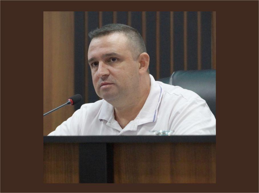 VEREADOR NENÊ PEDE IMPLANTAÇÃO E REVITALIZAÇÃO DE CALÇADAS EM ITAIPULÂNDIA