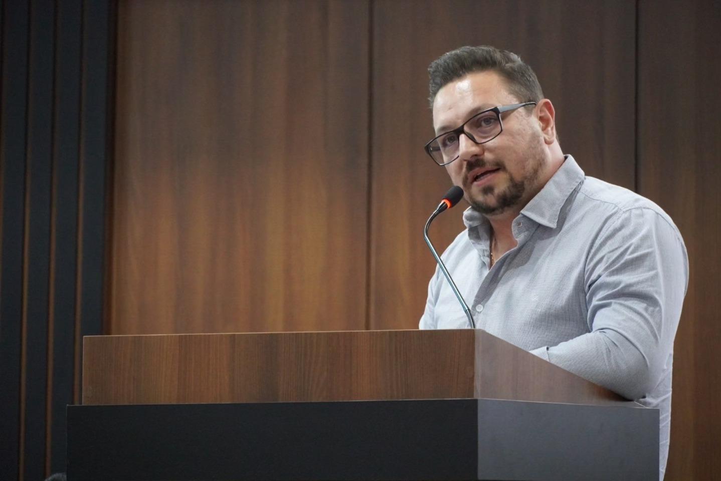 VEREADOR DE ITAIPULÂNDIA, ANDRÉ ROYER PROPÕE QUE AUXÍLIO PARA FAMÍLIAS DE BAIXA RENDA TENHA ACRÉSCIMO PARA COMPRA DE ALIMENTOS NA FEIRA DO PRODUTOR E AGRICULTURA FAMILIAR