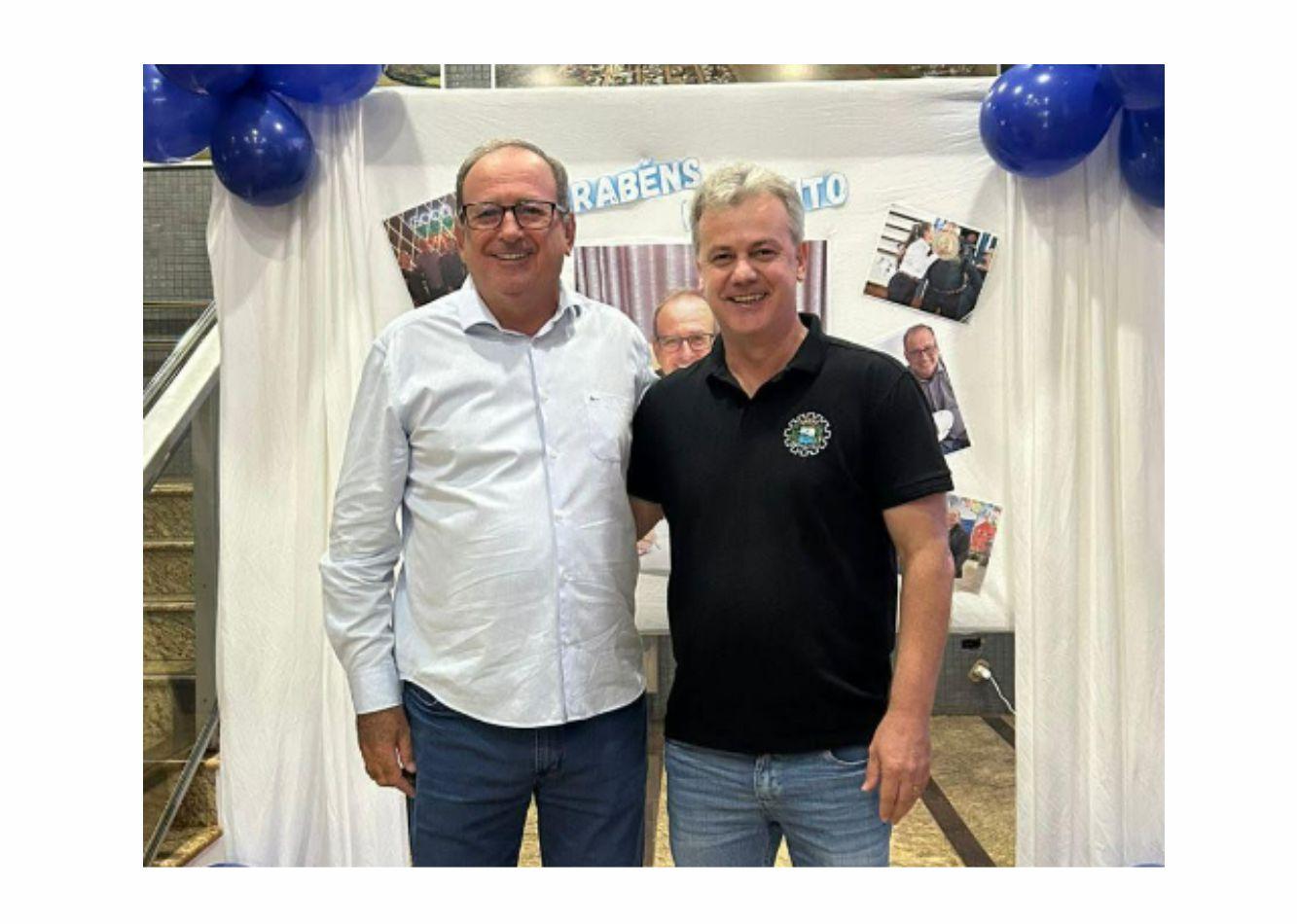 VICE-PREFEITO DE ITAIPULÂNDIA ADOLFO PREIS PARABENIZA PREFEITO LINDOLFO PELA PASSAGEM DE SEU ANIVERSÁRIO