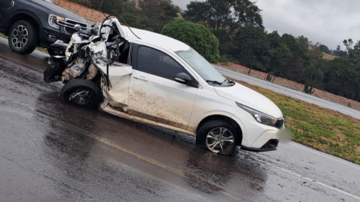 ACIDENTE NA BR-163 ENTRE TOLEDO E CASCAVEL ENVOLVE CAMINHÃO E FIAT ARGO