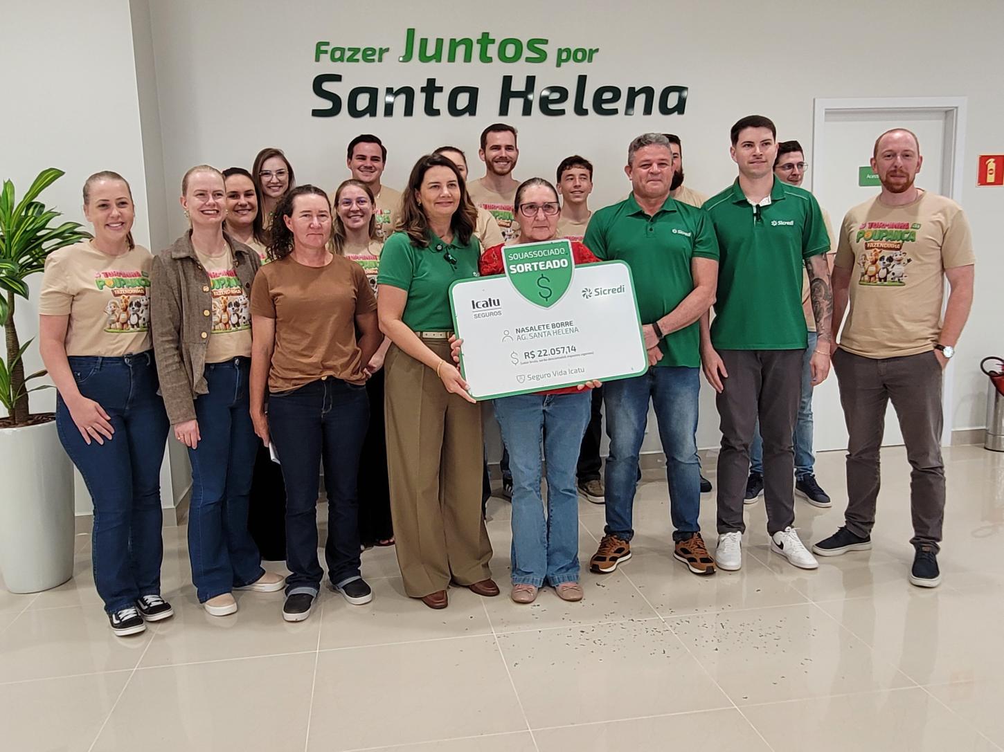 ASSOCIADA SICREDI DE SANTA HELENA É SURPREENDIDA COM R$ 22 MIL EM SORTEIO DE SEGURO DE VIDA 