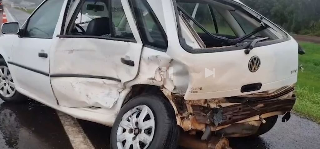 CARRO CARREGADO COM CONTRABANDO DE CIGARROS SE ENVOLVE EM FORTE ACIDENTE NA BR-277