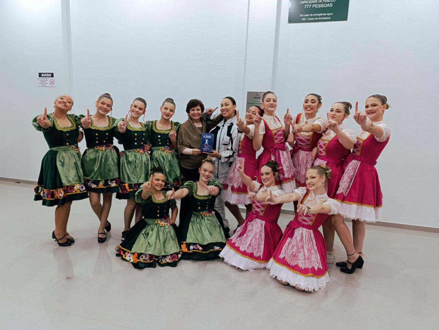  CIA MUNICIPAL DE DANÇA DE MISSAL CONQUISTA 1º LUGAR NO 11º TOLEDO EM DANÇA