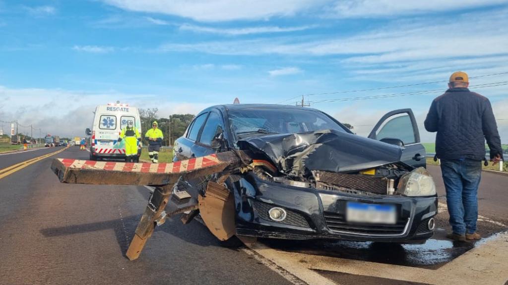 COLISÃO ENTRE CAMINHÃO E ASTRA INTERDITA TEMPORARIAMENTE A BR-277 EM SANTA TEREZA DO OESTE