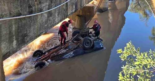HOMEM É ENCONTRADO MORTO DENTRO DE CARRO SUBMERSO EM RIO DE PRUDENTÓPOLIS