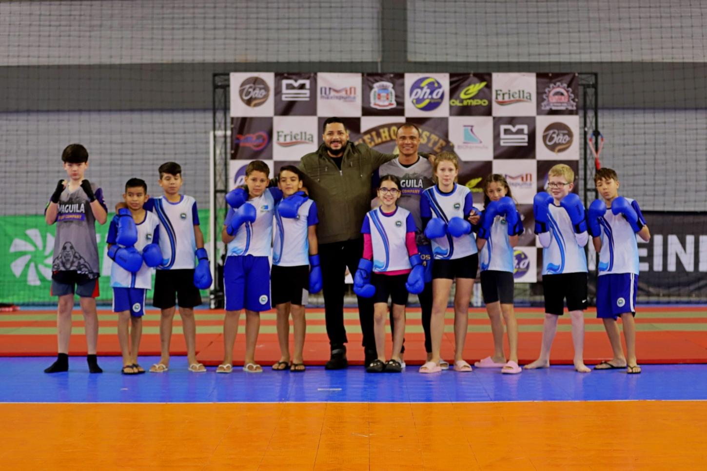 ITAIPULÂNDIA PARTICIPA DE WORKSHOP DE MUAY THAI EM MEDIANEIRA COM 10 ATLETAS
