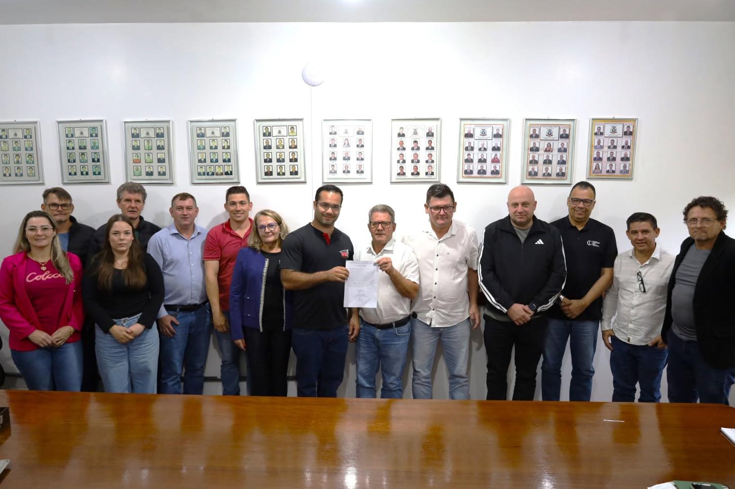 LEGISLATIVO ACOMPANHA ENTREGA DE ORDEM DE SERVIÇO PARA REVITALIZAÇÃO DE PASSEIOS PÚBLICOS EM MISSAL
