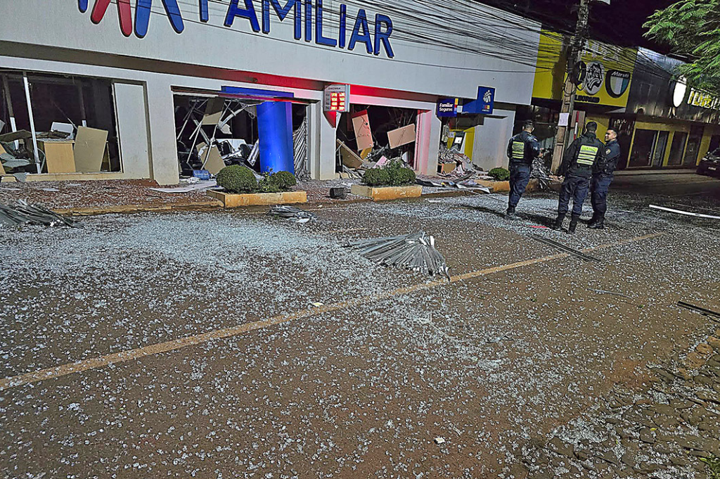 MEGA-ASSALTO NO PARAGUAI: QUADRILHA EXPLODE BANCOS, RENDE POLICIAIS E BLOQUEIA ACESSOS A SANTA RITA