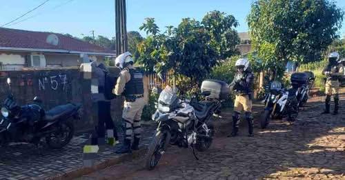 OPERAÇÃO DA PM RESULTA EM 32 AUTUAÇÕES E PRISÃO POR ADULTERAÇÃO DE VEÍCULO EM MATELÂNDIA