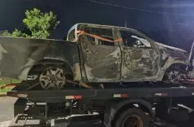 POLÍCIA INVESTIGA CAMINHONETE HILUX ENCONTRADA TOTALMENTE INCENDIADA EM ÁREA RURAL DE SANTA TEREZA DO OESTE