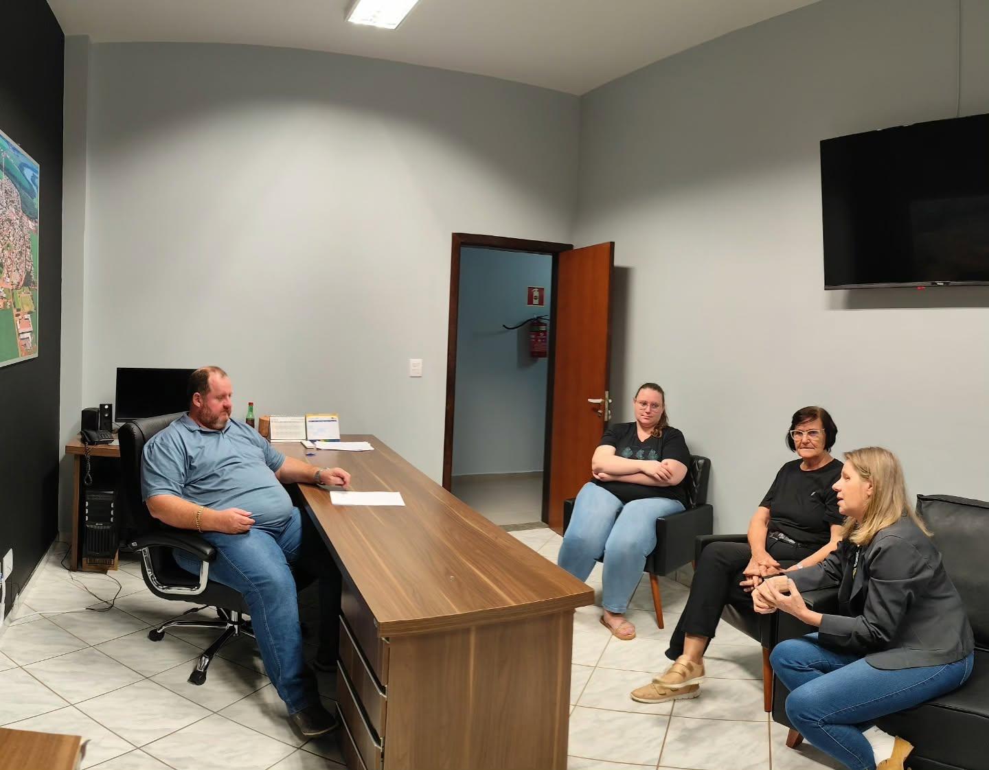 PRESIDENTE DA CÂMARA DE ITAIPULÂNDIA RECEBE DIRETORIA DA IGREJA EVANGÉLICA DE CONFISSÃO LUTERANA NO BRASIL