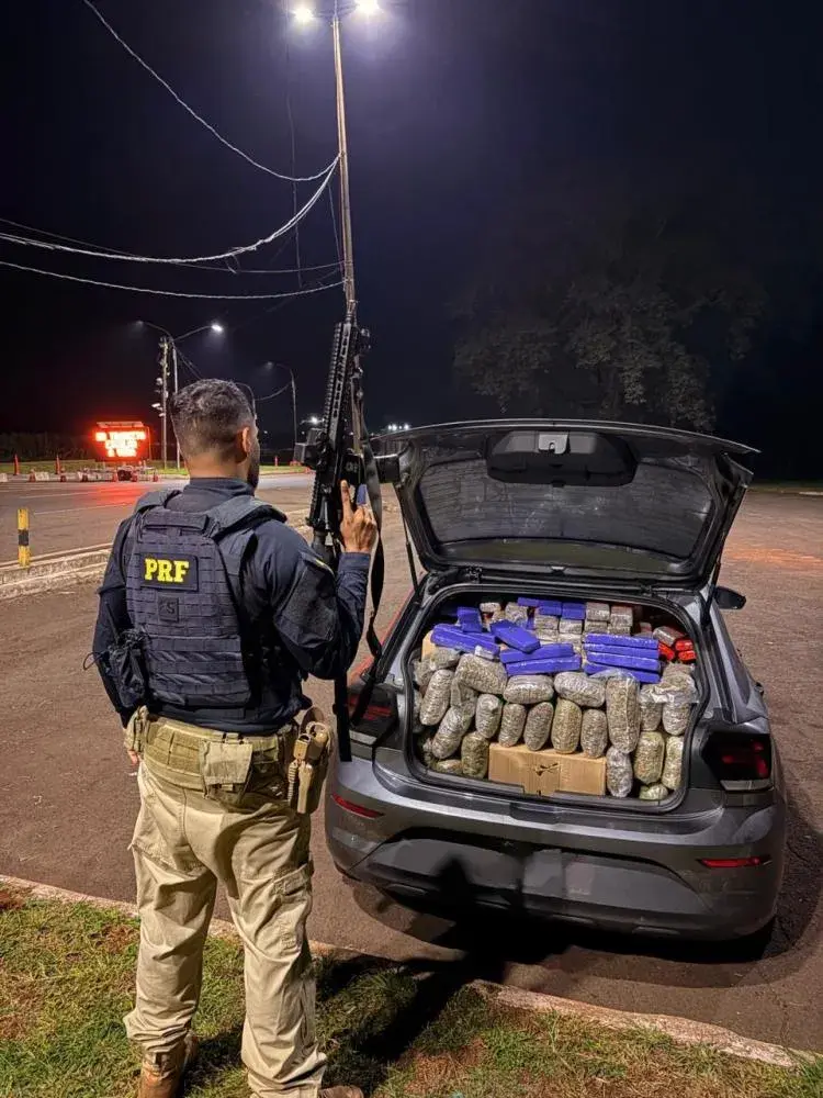 PRF APREENDE QUASE 473 QUILOS DE MACONHA E CAPULHO NA BR-277, EM SANTA TEREZINHA DE ITAIPU