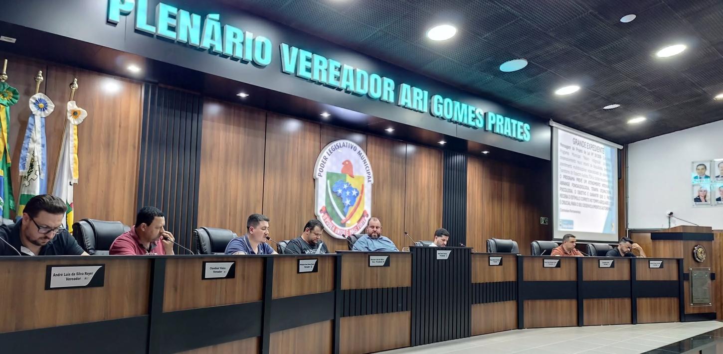 PROJETO QUE DOA APARELHOS DE AR CONDICIONADO PARA 200 FAMÍLIAS DE BAIXA RENDA É LIDO NO PLENÁRIO DA CÂMARA DE ITAIPULÂNDIA