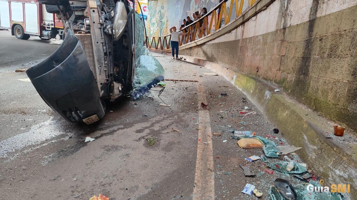 ACIDENTE NA BR-277 EM SÃO MIGUEL DO IGUAÇU DEIXA DUAS PESSOAS FERIDAS APÓS VEÍCULO CAIR EM TÚNEL