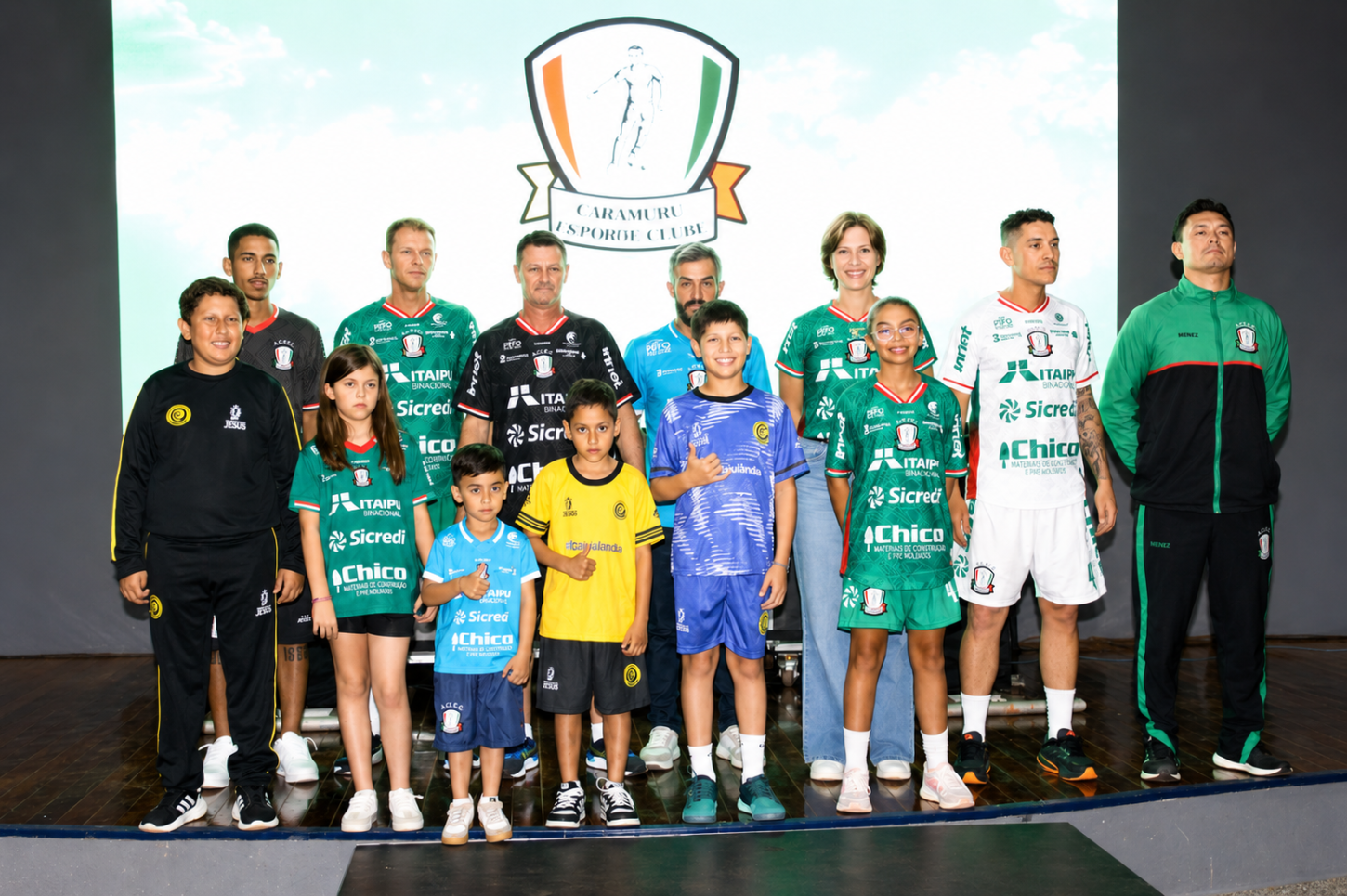 CARAMURU FUTEBOL CLUBE APRESENTA NOVOS UNIFORMES E REFORÇA PROJETO QUE VAI ALÉM DO FUTEBOL