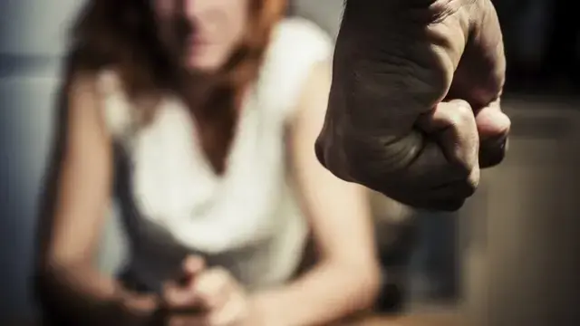 HOMEM É PRESO APÓS AGREDIR A ESPOSA COM SOCOS E FAZER AMEAÇAS DE MORTE EM SÃO MIGUEL DO IGUAÇU
