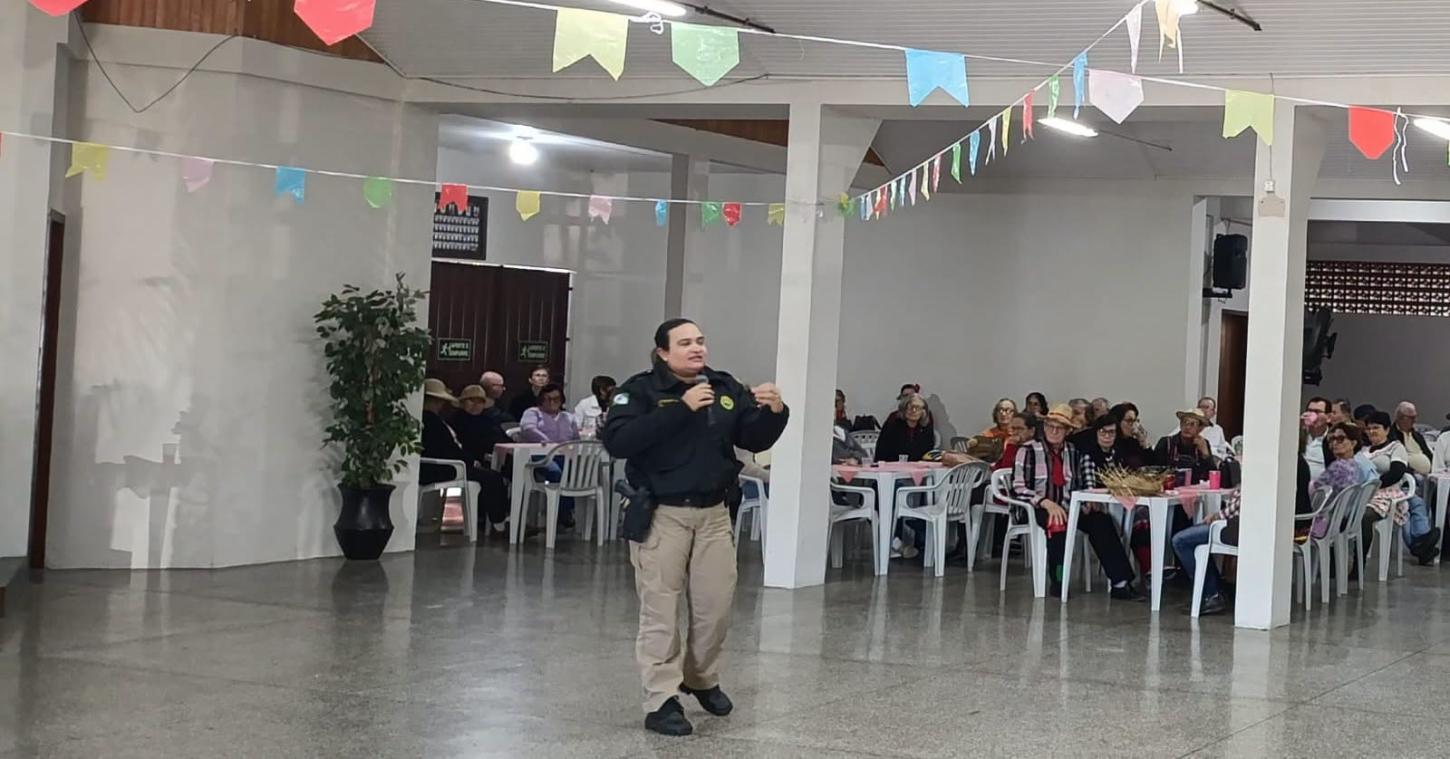 IDOSOS DE MISSAL RECEBEM ORIENTAÇÕES SOBRE GOLPES VIRTUAIS E PRESENCIAIS
