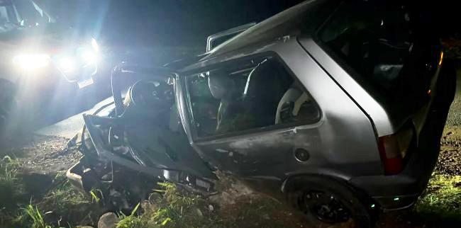JOVEM SOBREVIVE A VIOLENTO CAPOTAMENTO NA PR-317, EM SANTA HELENA