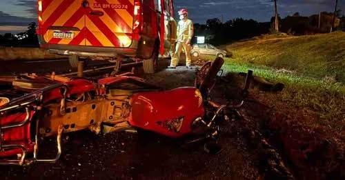 MOTOCICLISTA FICA FERIDO APÓS ATROPELAR CACHORRO NA PRC-467