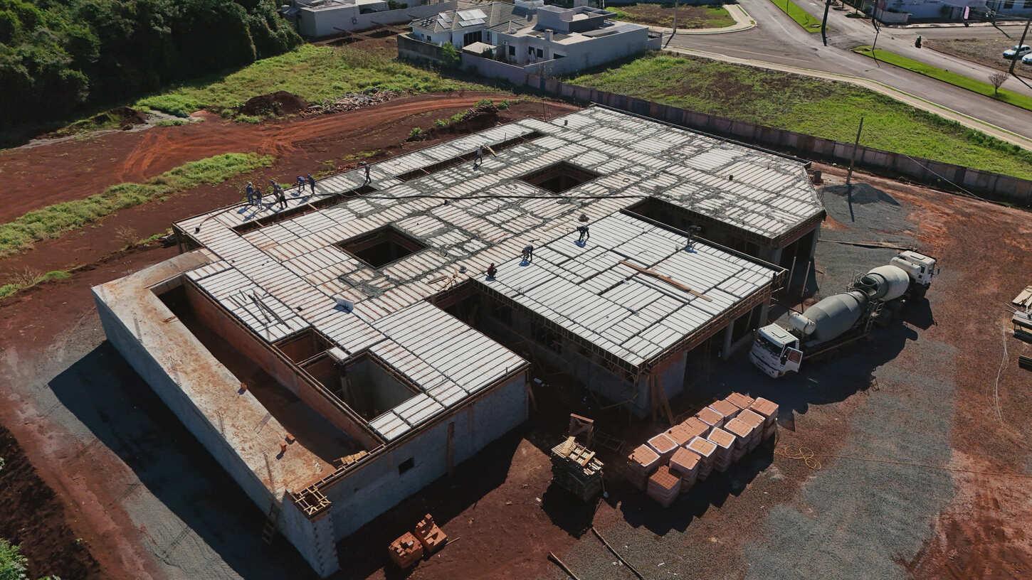 OBRAS DO NOVO HOSPITAL E MATERNIDADE DE ITAIPULÂNDIA AVANÇAM E AMPLIAM ESTRUTURA DA SAÚDE PÚBLICA