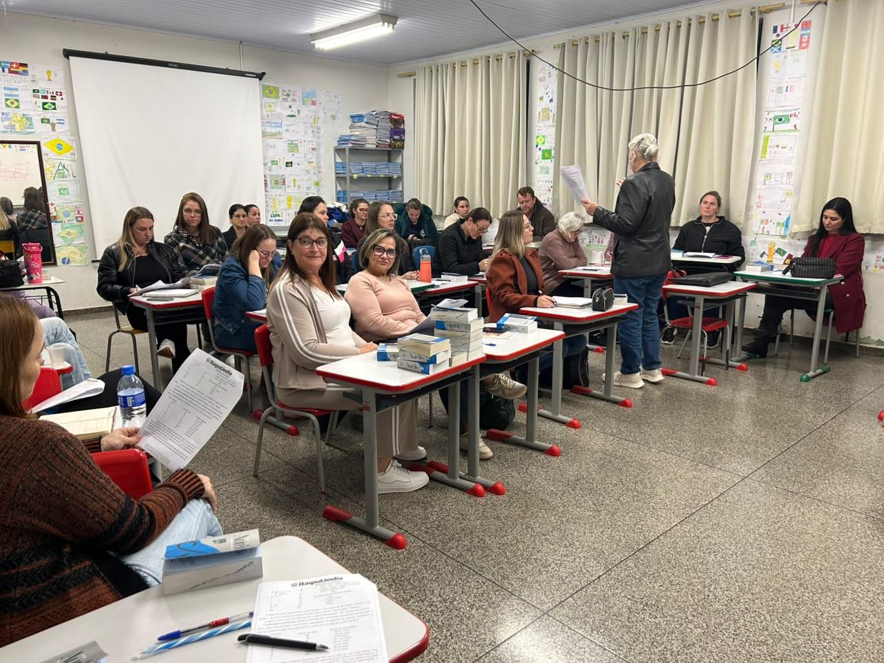 PROFESSORES DA EDUCAÇÃO INFANTIL DE ITAIPULÂNDIA PARTICIPAM DE FORMAÇÃO SOBRE PRÁTICAS DE LÍNGUA PORTUGUESA