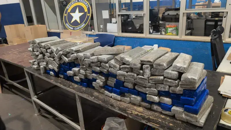 RECEITA FEDERAL APREENDE CERCA DE 140 QUILOS DE MACONHA NA BR-277 EM SÃO MIGUEL DO IGUAÇU