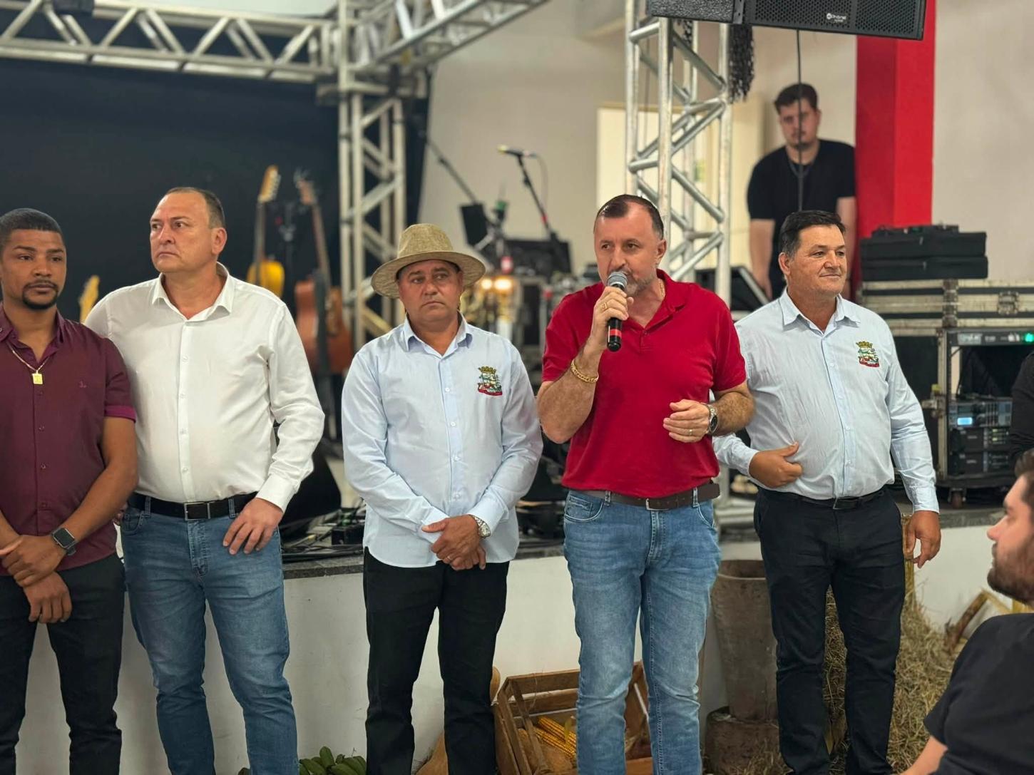 SECRETÁRIO DE OBRAS DE ITAIPULÂNDIA REPRESENTA PREFEITO NO II FESTIVAL DO FRANGO EM RAMILÂNDIA