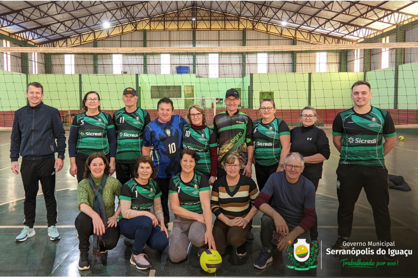 SERRANÓPOLIS DO IGUAÇU AMPLIA ATIVIDADES ESPORTIVAS COM O VÔLEI CÂMBIO PARA A MELHOR IDADE