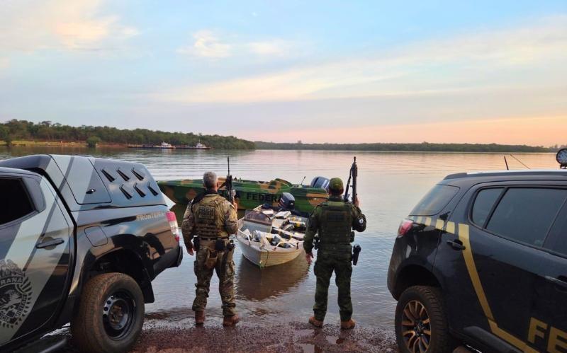 EMBARCAÇÃO VINDO DO PARAGUAI É APREENDIDA COM 540 QUILOS DE MACONHA EM SANTA HELENA