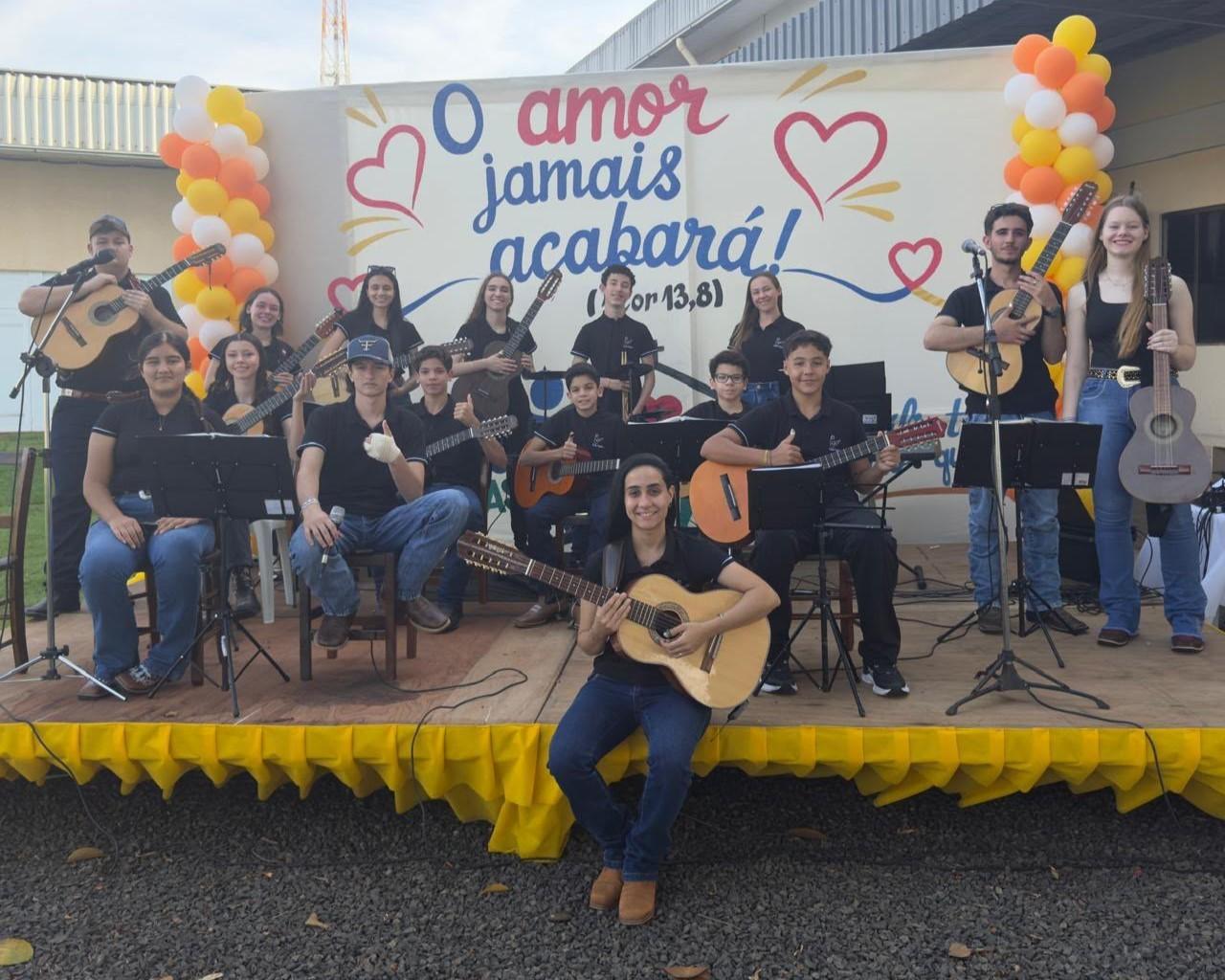 GRUPO DE VIOLA DE ITAIPULÂNDIA PARTICIPA DO ENCONTRO “FAMÍLIAS CONECTADAS” EM SANTA HELENA